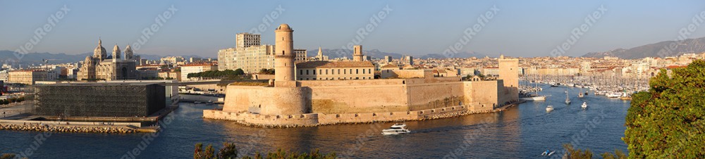 Entrée du port de Marseille - Pharo - Fort Saint Jean